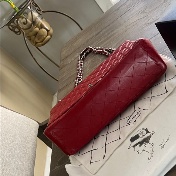 Chanel Burgundy Quilted Shoulder Bag - Picture 3 of 4